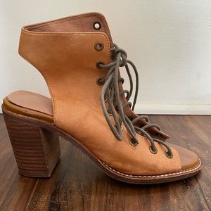 FREEPEOPLE. Minimal Lace-Up Heel